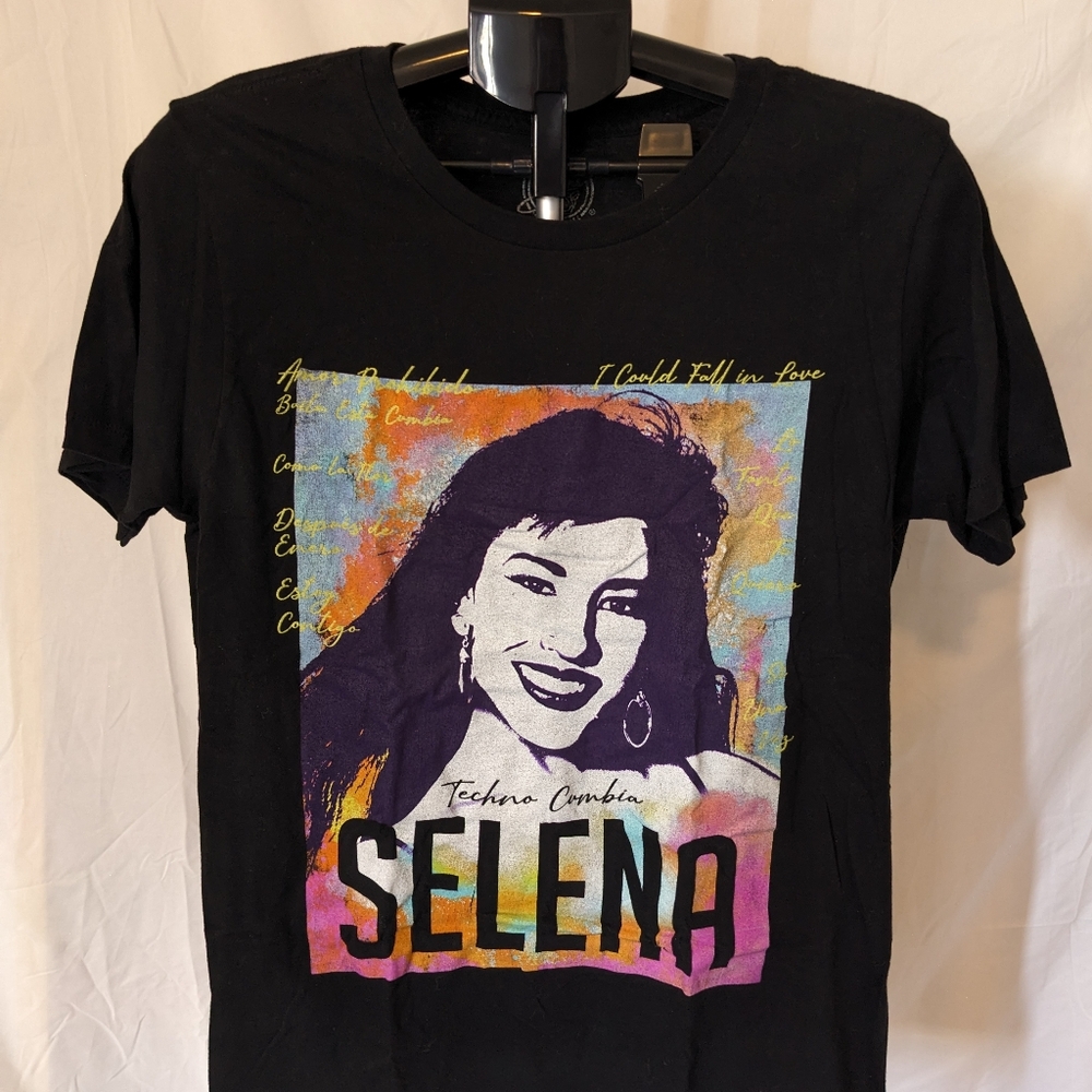 Selena official merchandise graphic t shirt size m